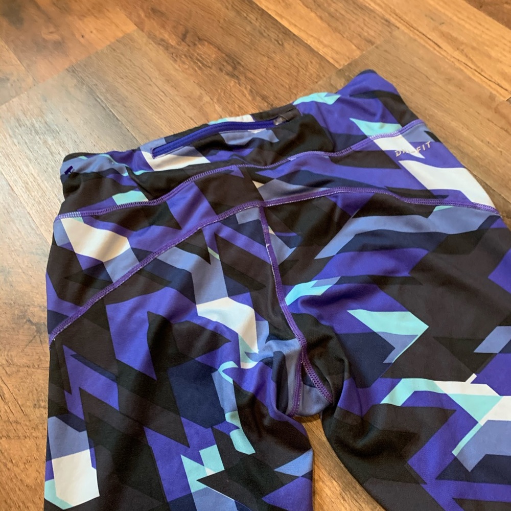 Nike Athletic Workout Running Patterned Capri Pan… - image 2